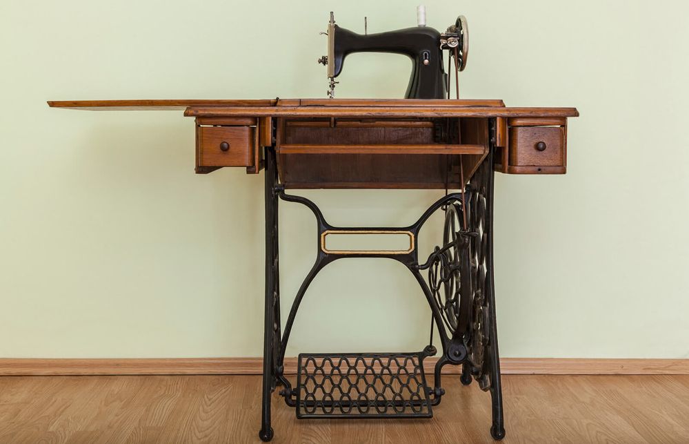 267760-1600x1030-antique-sewing-machine-table.jpg